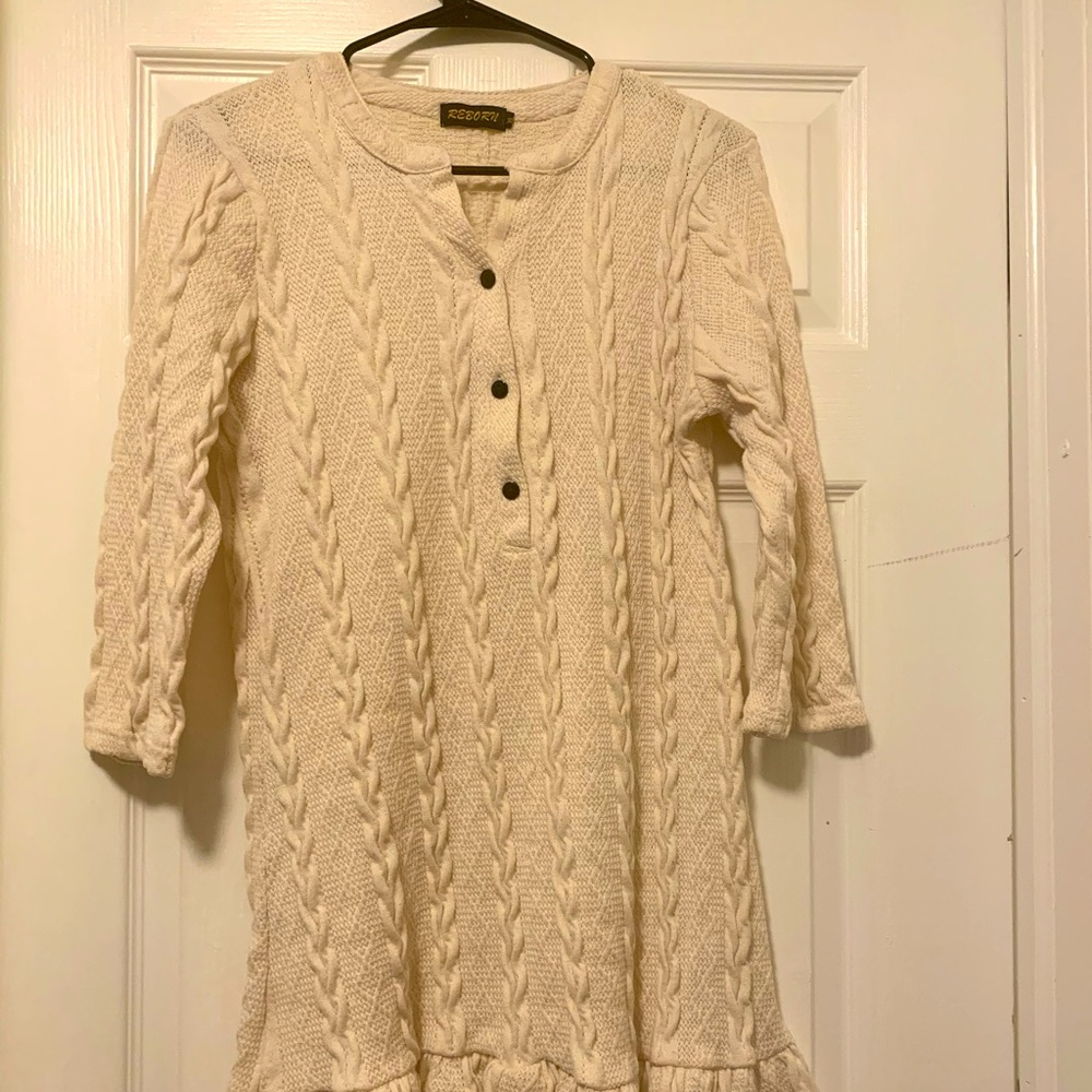 Cable knit sweater/sweater dress